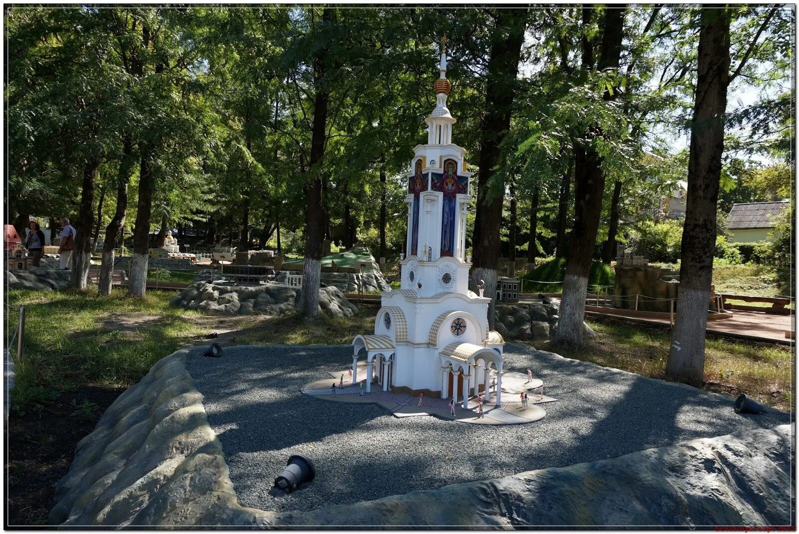 Билет в парк крым в миниатюре. Бахчисарайский парк крым в миниатюре. Бахчисарай площадка. Бахчисарайский парк миниатюр информация. Мобильные телефоны бахчисарай.