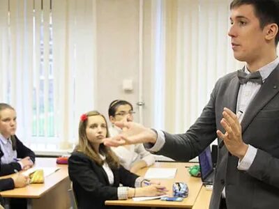 Учитель истории и обществоведения