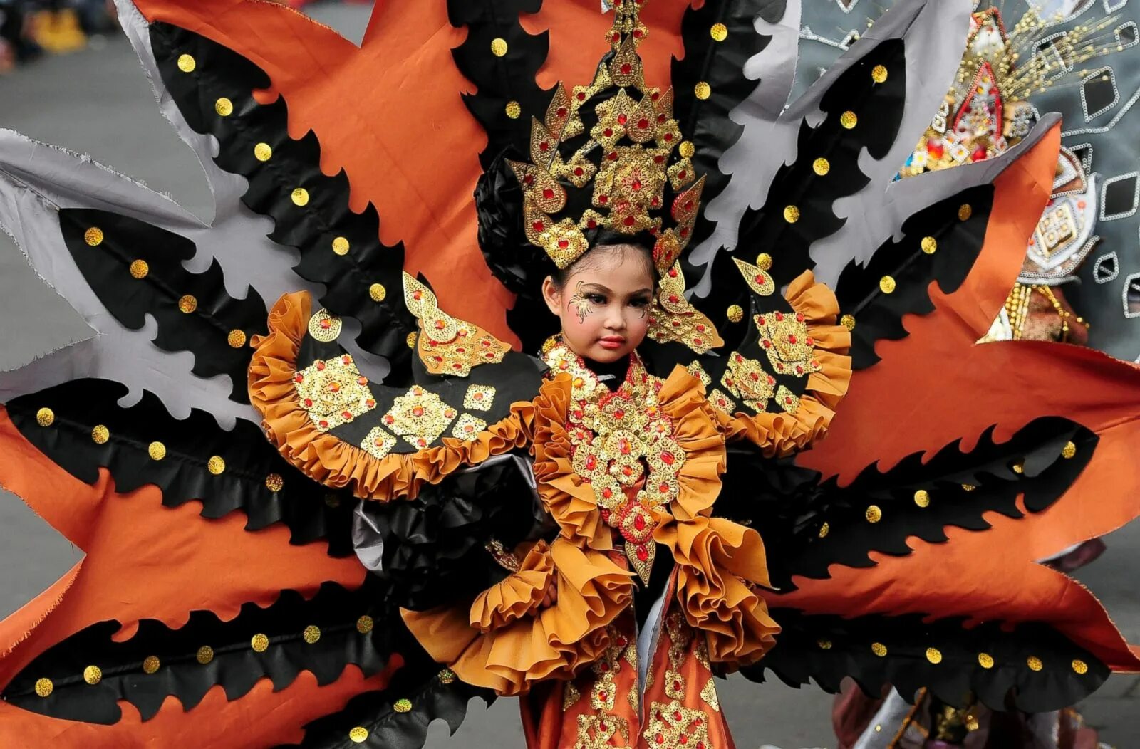 Индонезия карнавал. Индонезия карнавал. Carnival мод. Азиатский карнавал. Индонезия карнавал.