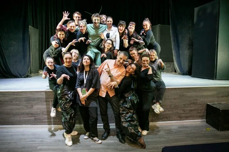 спектакль на новый год 1995 в саратовском дворце пионеров. детей и молодежи восточный. дворец творчества молодежи ташкент адрес. детей и молодежи восточный. дворец восточный перово.