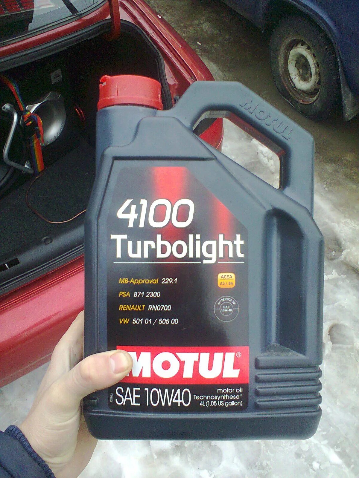 Масло мотюль оригинал. Motul 4100 Turbolight 10w40. Мотюль 4100 Turbolight 10w-40. Motul 10 40 4100. Motul 10w 40 4100 Turbolight реклама.