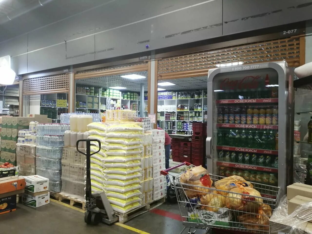 оптовый склад продуктов питания. оптовый магазин продукты. продуктовый оптовый магазин. фермерский рынок на мытищинской ярмарке, мытищи. оптовые базы продуктов.