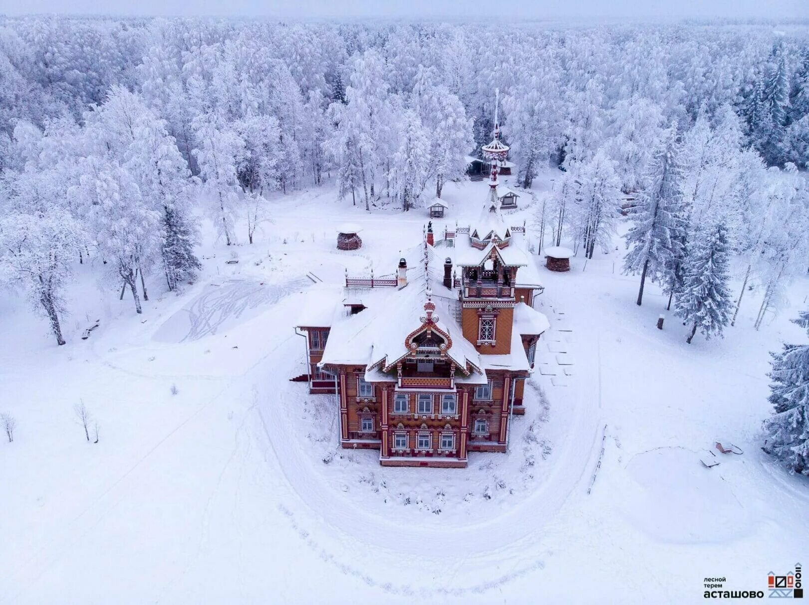Музей терем снегурочки в костроме. Терем в осташево костромская область. Художники чухломы. Терем зимой. Терем проскурякова сходня.