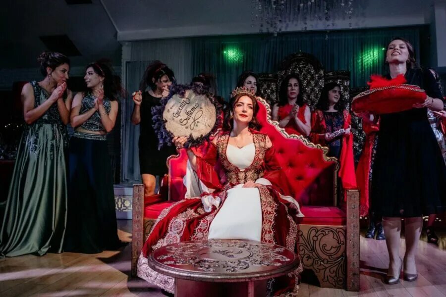 Вечер хны в турции что это. Ночь хна в турции что значит. Ночь хны в турецких сериалах. Турецкая ночь хны. Ночь хны в турции перед свадьбой.