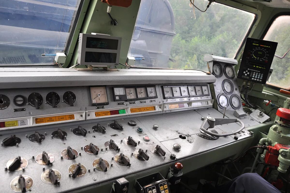 чс4т кабина. чс4т кабина. электровоз чс2т кабина. пульт чс4т. пульт управления чс4т.