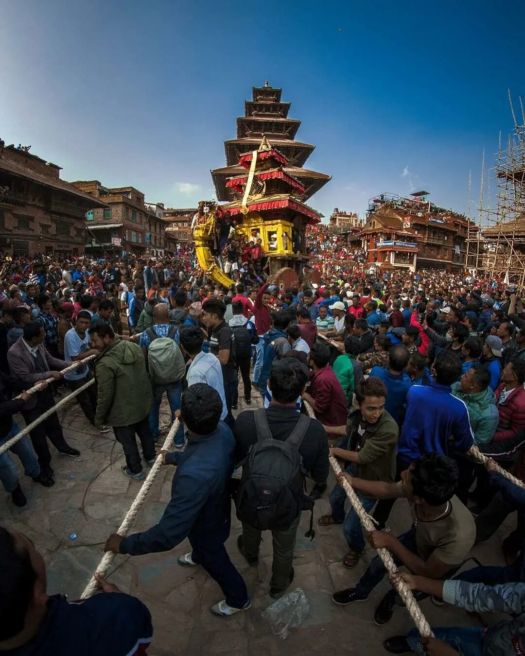 Бискет джатра. Фестиваль бискет джатра бхактапур. бискет джатра в непале. новый год в непале. фестивали непала.