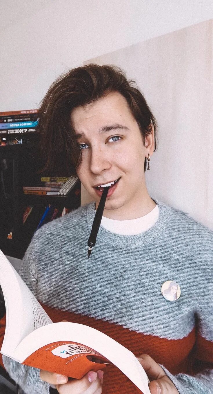 Энтони юлай нетфликс адвент. Энтони юлай нетфликс адвент. Энтони блоггер. Энтони юлай рост. Энтони юлай смешное лицо.