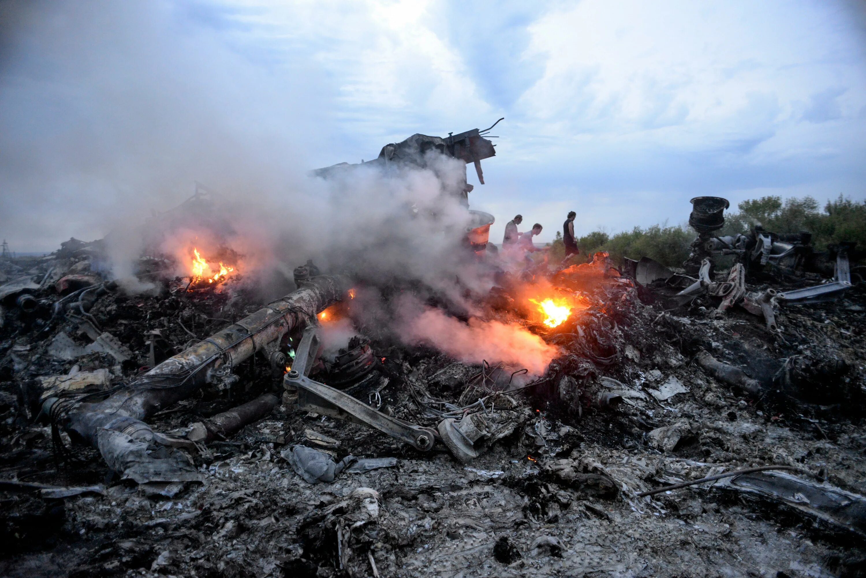 Крушение дело. Катастрофа в Украине Боинг 777. Боинг 777 крушение Донецк. Катастрофа Боинг 777 мн17. Авиакатастрофа Боинг 777 Малайзия.