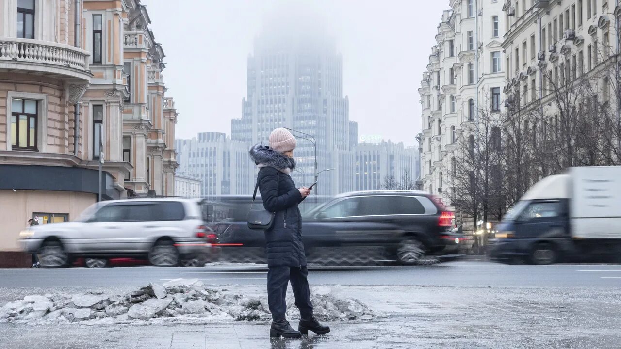 Дождь летом. Погода синоптик. Хорош синоптик. Статусы про погоду. Снегопад в москве.