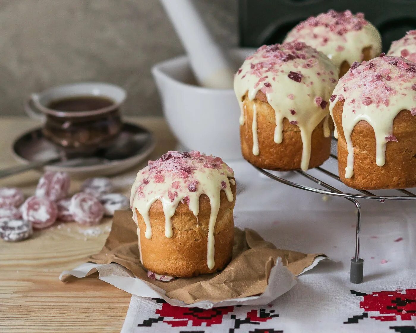 Кулич Пасхальный Андерсон. Бриошь Пасхальный кулич. Пасхальный кулич Синнабон. Кулич кексовый Пасхальный. Как сделать глазурь для кулича