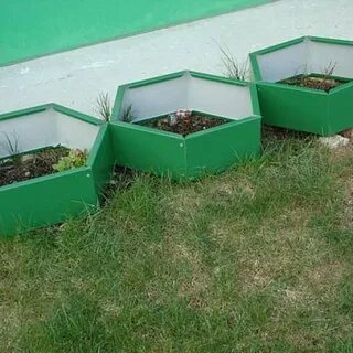 Металлические клумбы для цветов