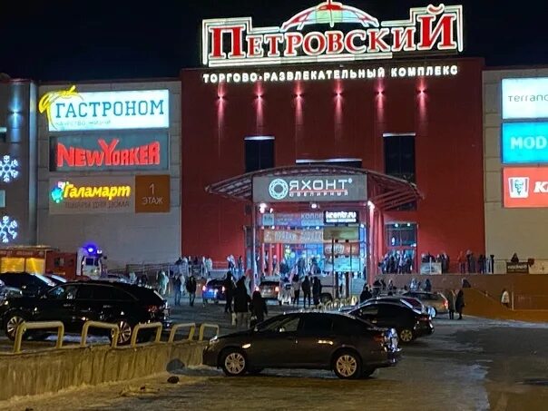 ТРЦ Петровский в Ижевске. Торговые центры закрываются. Ночной Петровский Ижевск. Ликвидация в торговых центрах.