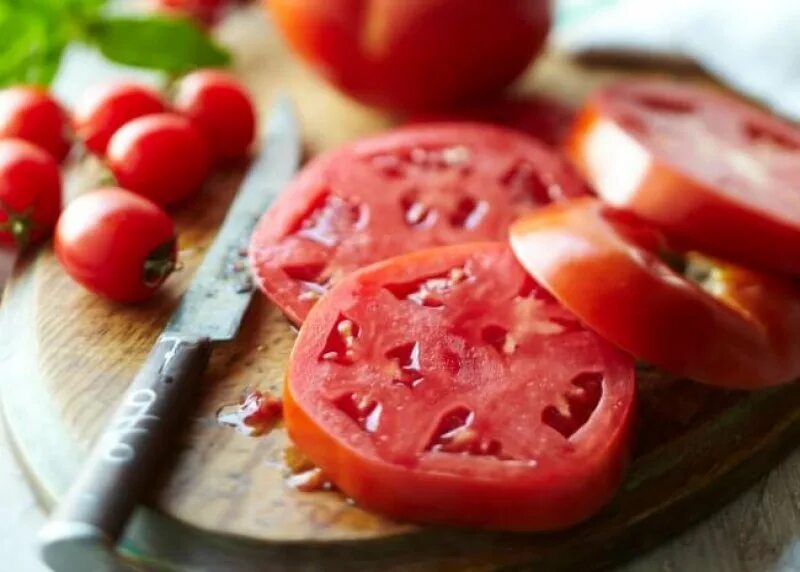 Tomato v. Tomato. tomato slice. sliced tomatoes just brothers. cutted tomato.