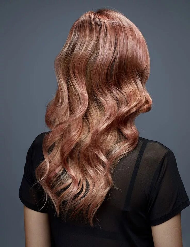 Rose blonde. Роуз Голд волосы. Окрашивание Роуз Голд. Розовое золото цвет волос. Оттенки волос карамельно розовый.