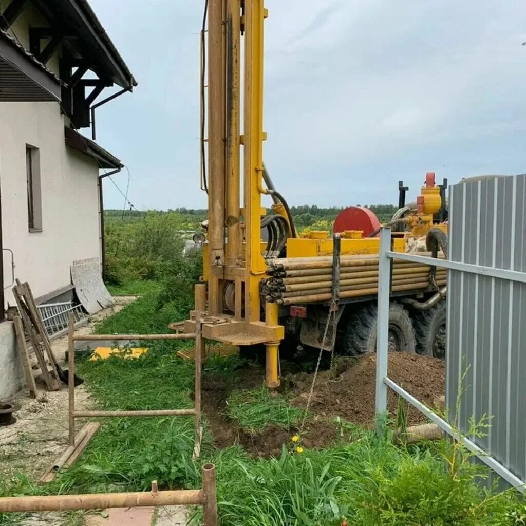 Бурение скважин. Бурение скважин на воду. Бурение колодцев. Бурение скважин на воду Московская.