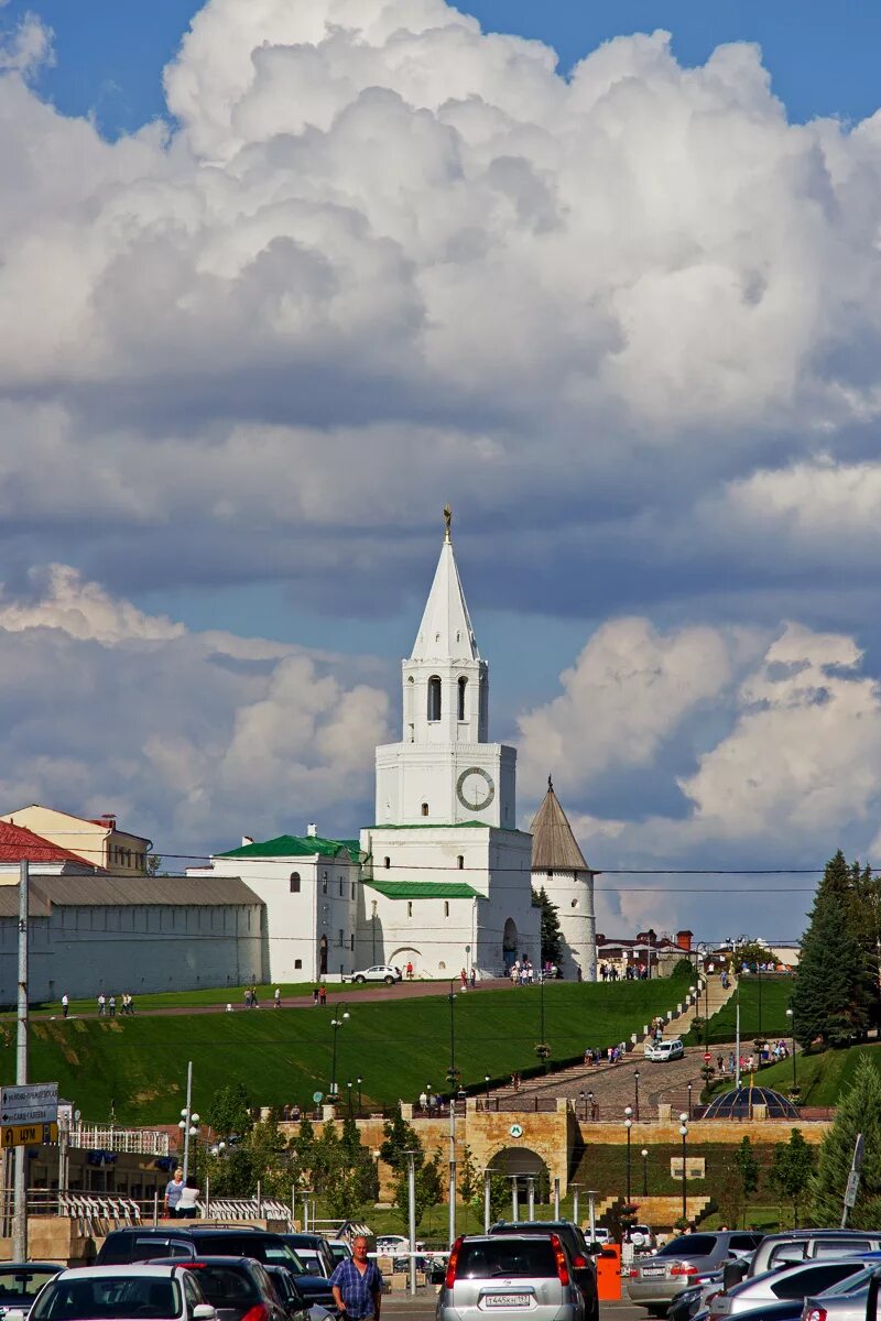 Кремлевская 1 казань. Кремль Казань. Кремлевский Кремль Казань. Казанский Кремль Татарстан вертикальный снимок. Ассамблея Казанский Кремль.