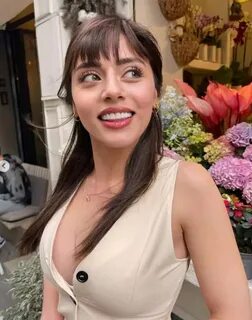 Sıla Türkoğlu'nun bu pozlarına dizideki rol arkadaşı Müjde Uzman kayıt...