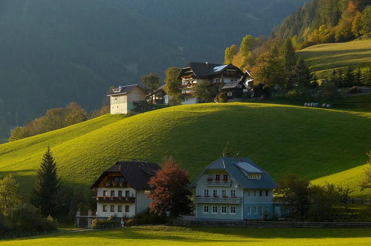 Гора на которой стоял дом была. Деревня в Австрии. Деревня КИДЗЕЕ Австрия. Швейцария провинция. Деревня Гальтур Австрия.
