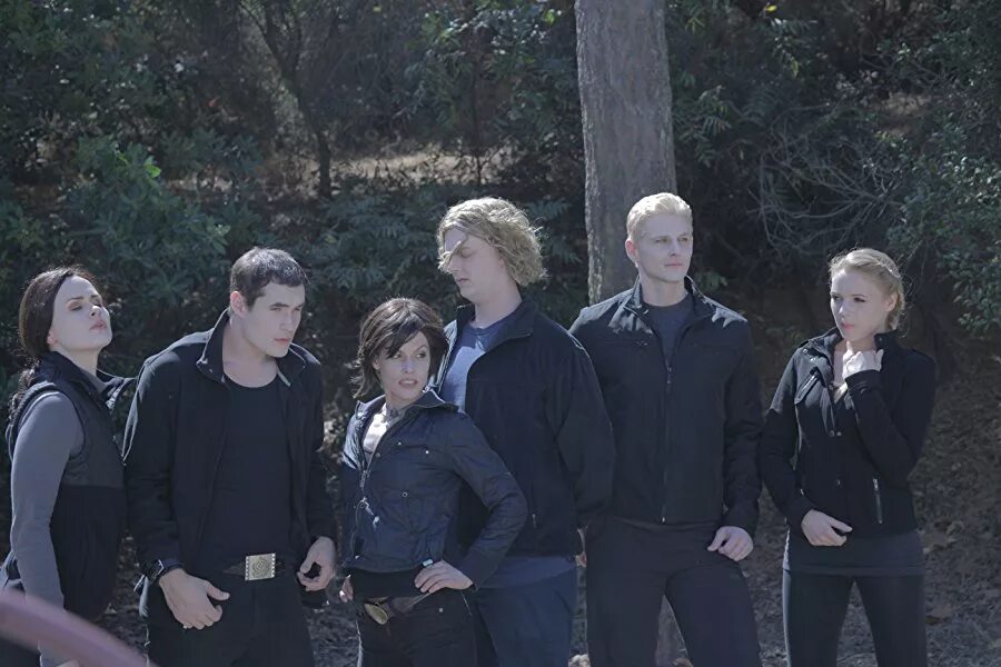 Фильм сумерки :вампиранутые. Вампиранутые фильм 2011. Rising sun. Сумерки: ломая ветер (2011). Разломанные крыши.