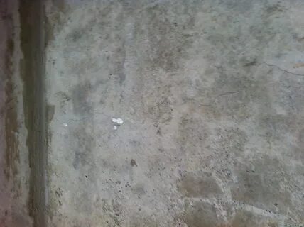 Щель в стене панельного дома