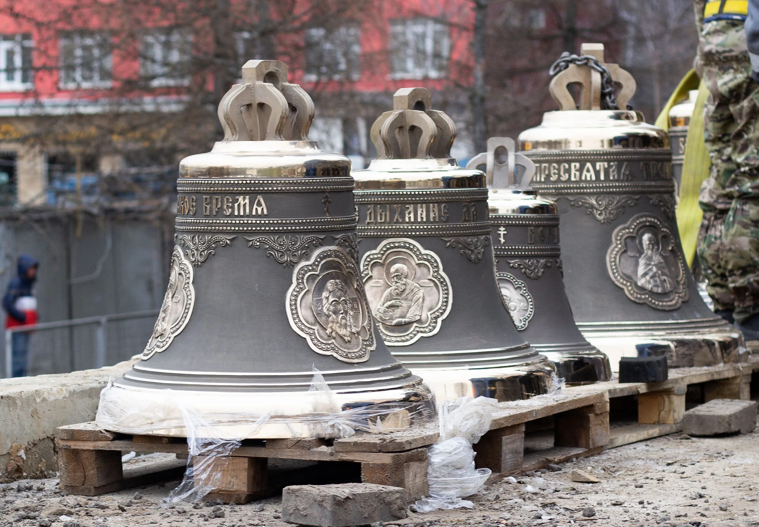 Воронежский колокольный завод. Литье колоколов в 10 в в Суздале. Колокола Воронеж Подорожный.