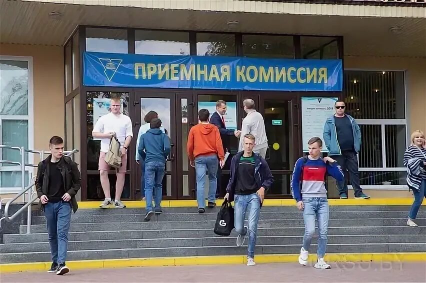 Янки купала универ гродно. Гродненский государственный университет имени янки купалы здание. Гродненский государственный университет янки купалы осенью. Янки купалы. Гродненский государственный университет янки купалы.