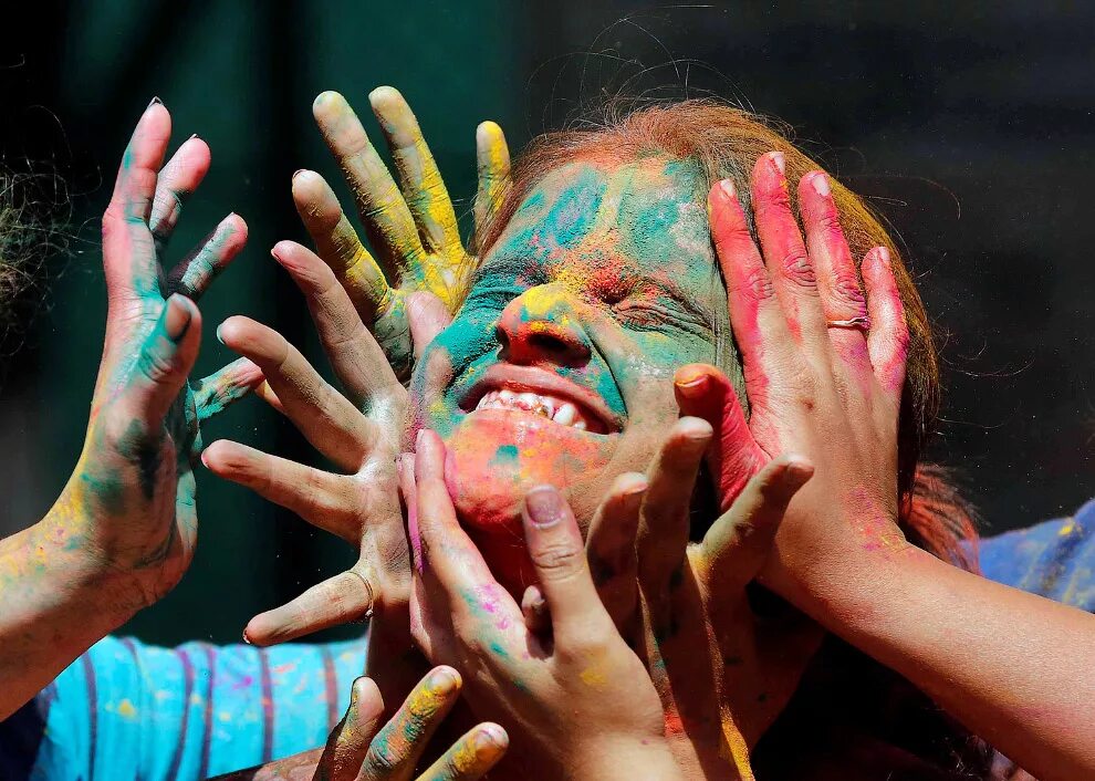Праздник красок Холи. Фестиваль красок Холи в Индии. Праздник красок Холи в Индии. Праздник Холи в Индии фото. Фестиваль холе
