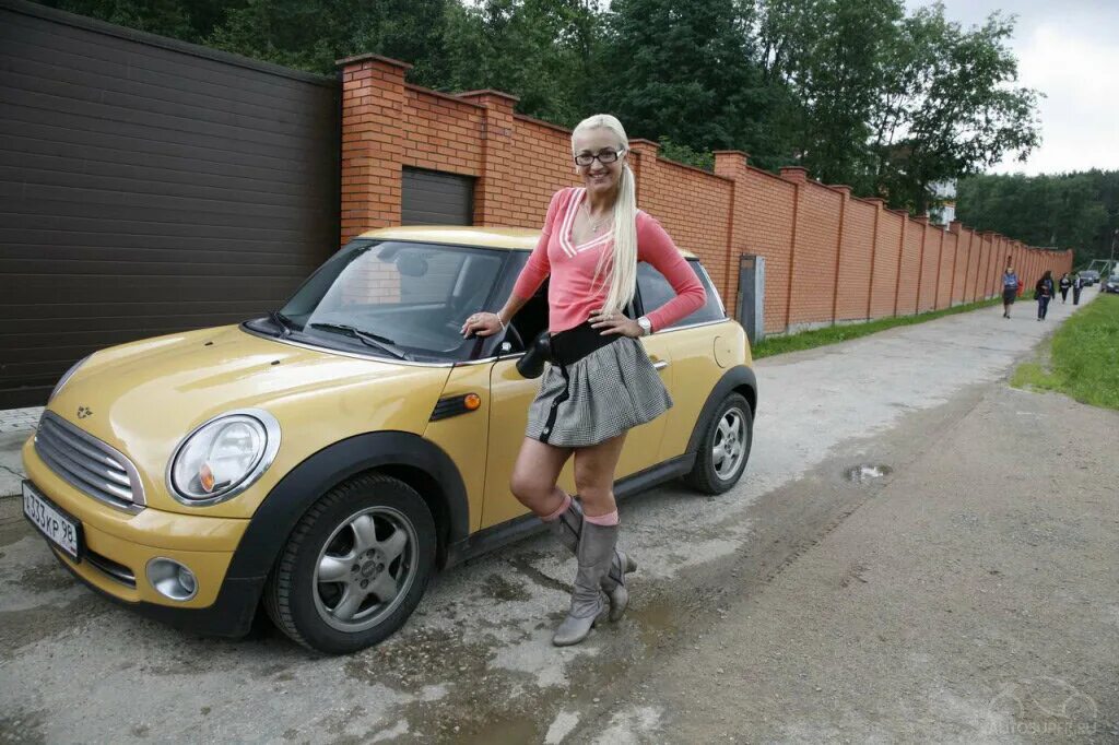 Ашмарина каникулы в мексике. Настя киушкина. Машины участников дома 2 фото. Дом 2 car. Загородный дом с гаражом.