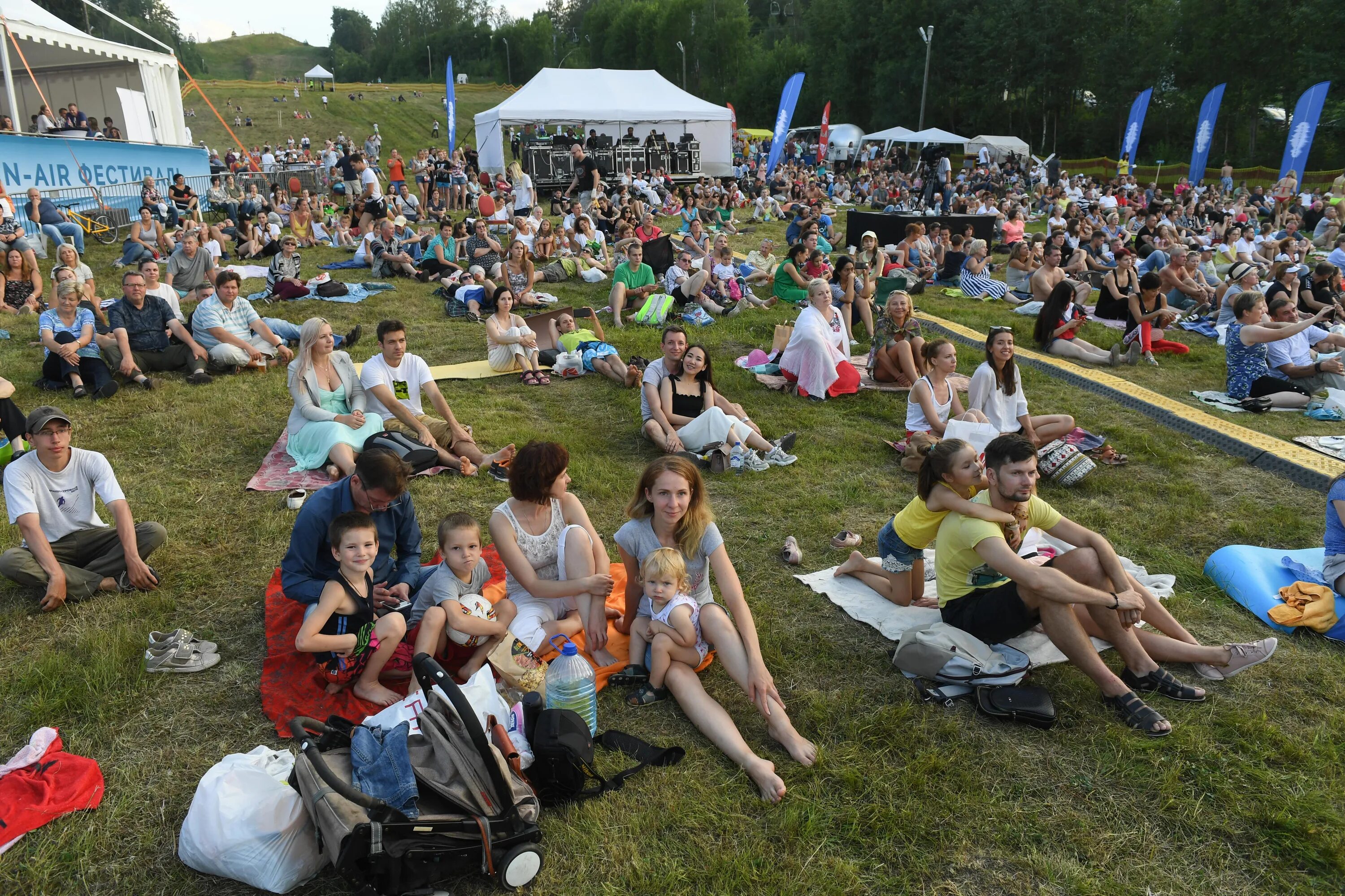 Опен Эйр медное озеро 2005. Фестиваль open Air. Фестиваль на озере. Фестиваль воды.