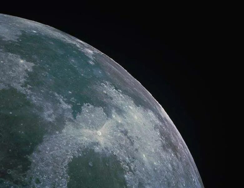 явление гало вокруг луны. луна фото. предполагают что луна когда-то была окружена. предполагают что луна когда-то была окружена. на луне нет атмосферы.