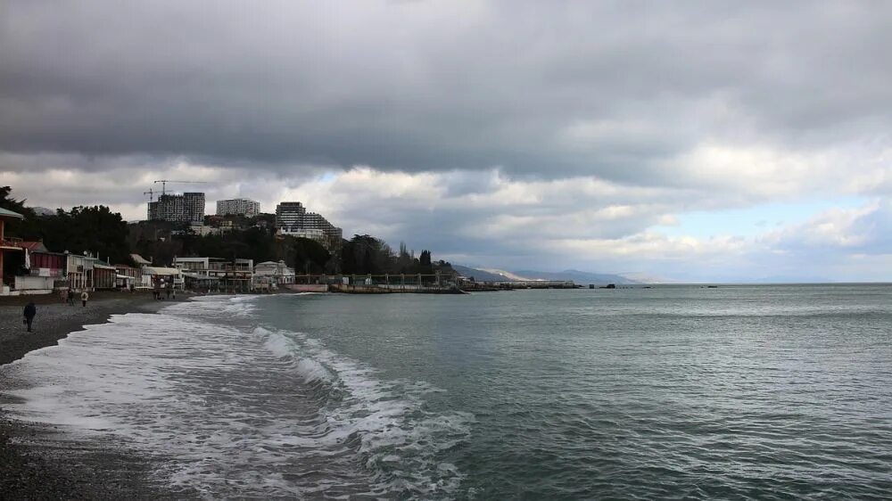 Ялта. Ялта фото 2023. Крым в феврале. Ялта после штормового ветра 22.02.2023.