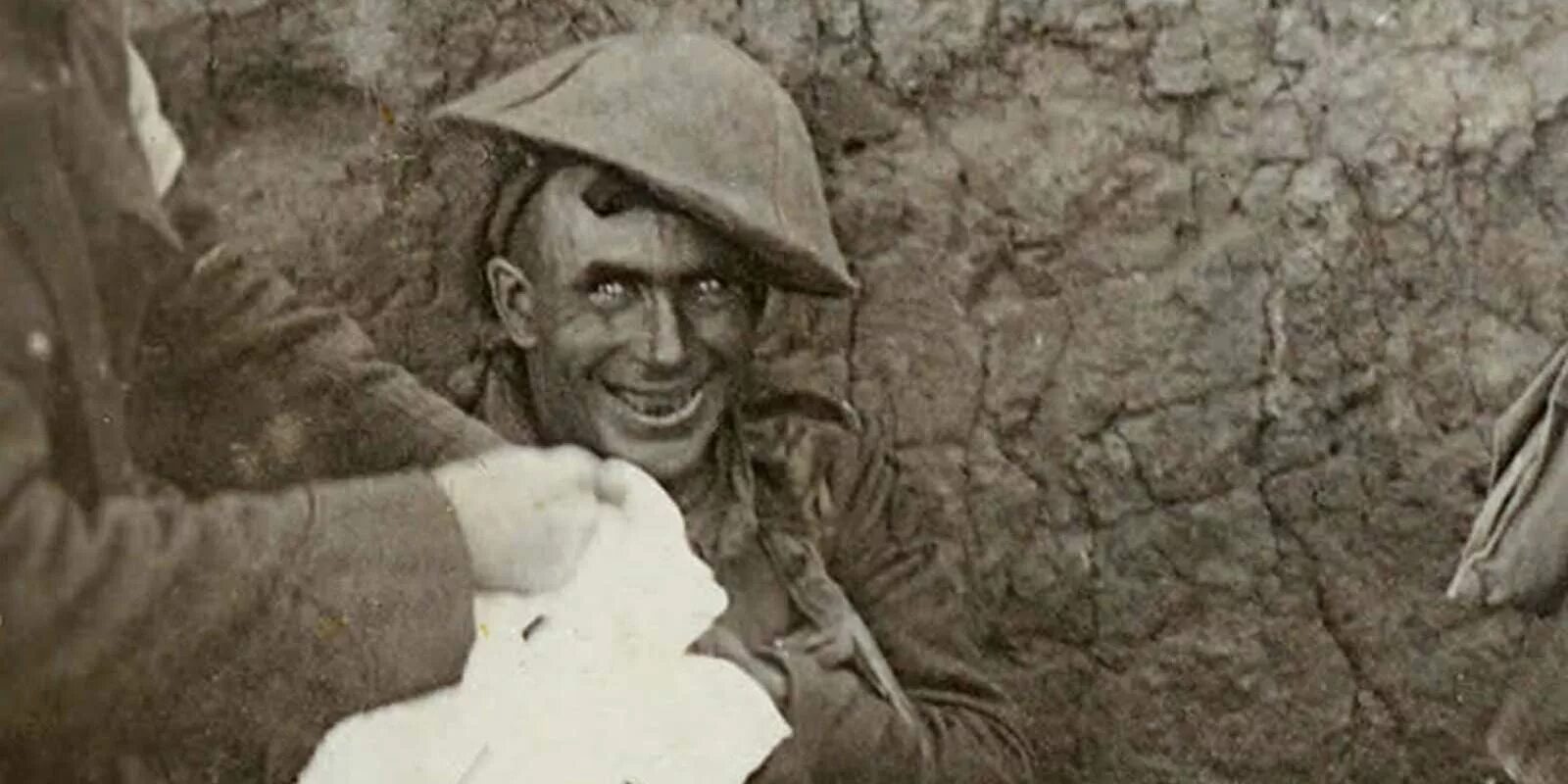 2000 Ярдов. Контуженный солдат первой мировой войны. Фрэнк Джонстон взглядом на тысячу ярдов. «Взгляд на две тысячи ярдов». Вьетнам, 1966 год..