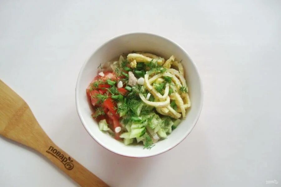 Корейский холодный суп кукси. Суп кукси по-корейски. Окрошка кукси. Холодный кукси. Окрошка по корейски.