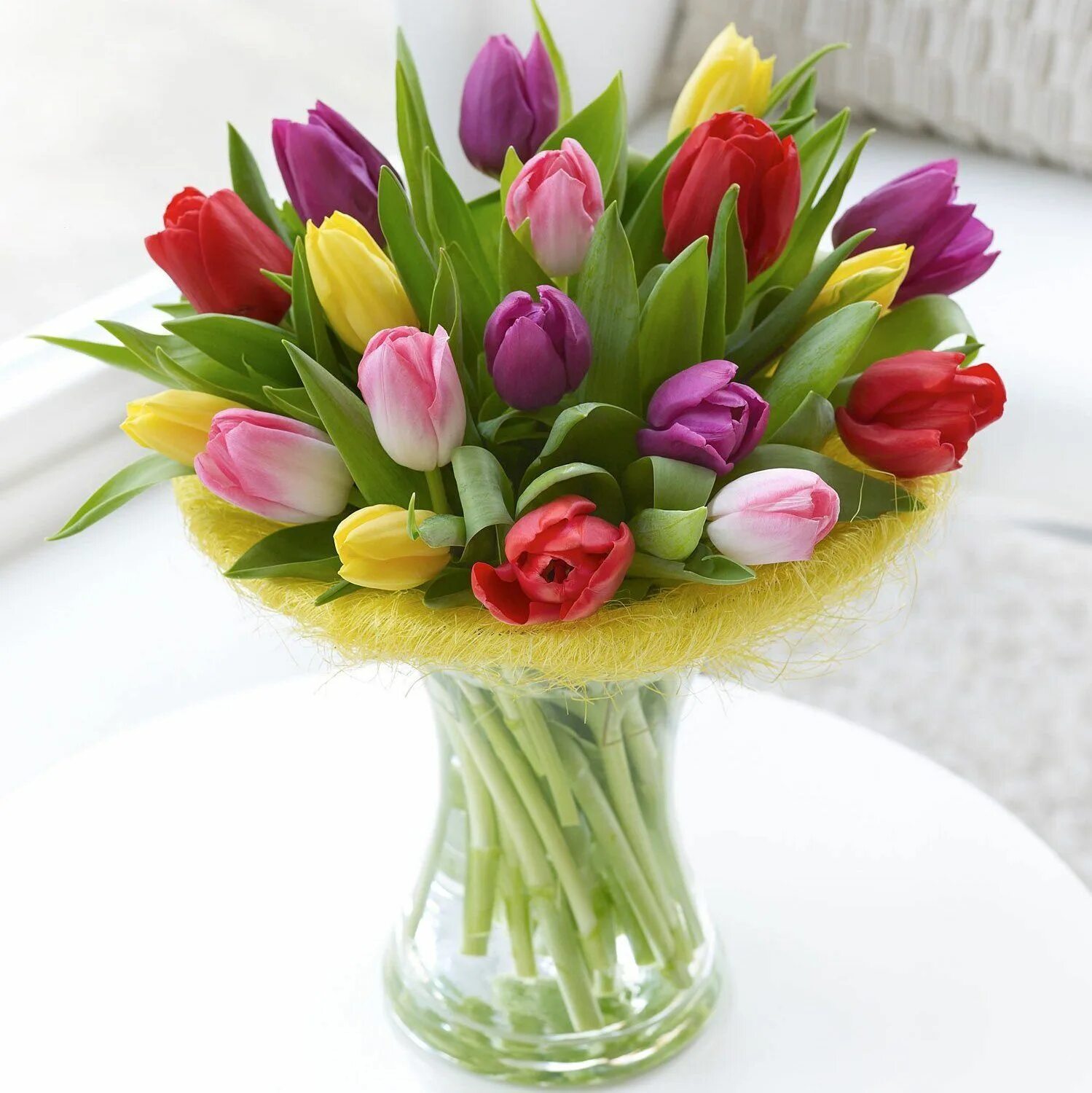 Букет из тюльпанов разного цвета. Букет тюльпанов. Шикарный букет тюльпанов. Весенний букет тюльпанов. Красивые букеты из тюльпанов.