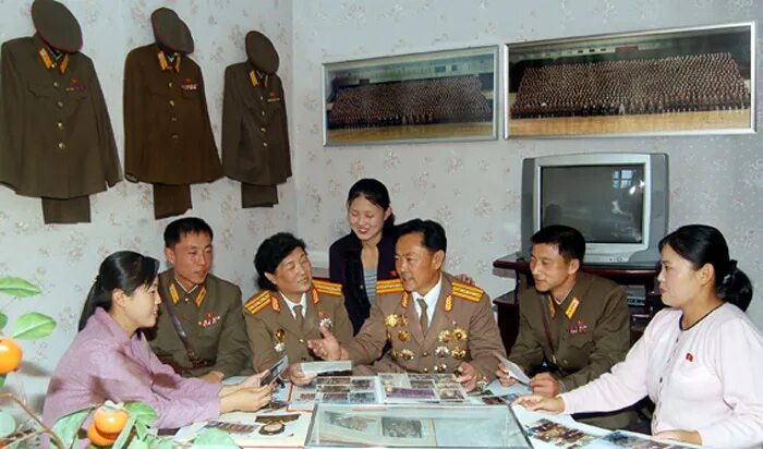 Северокорейские пограничники. Корейская народная армия 1950. Южнокорейские солдаты. Кимовская Династия в Северной Корее. Срок службы в корее