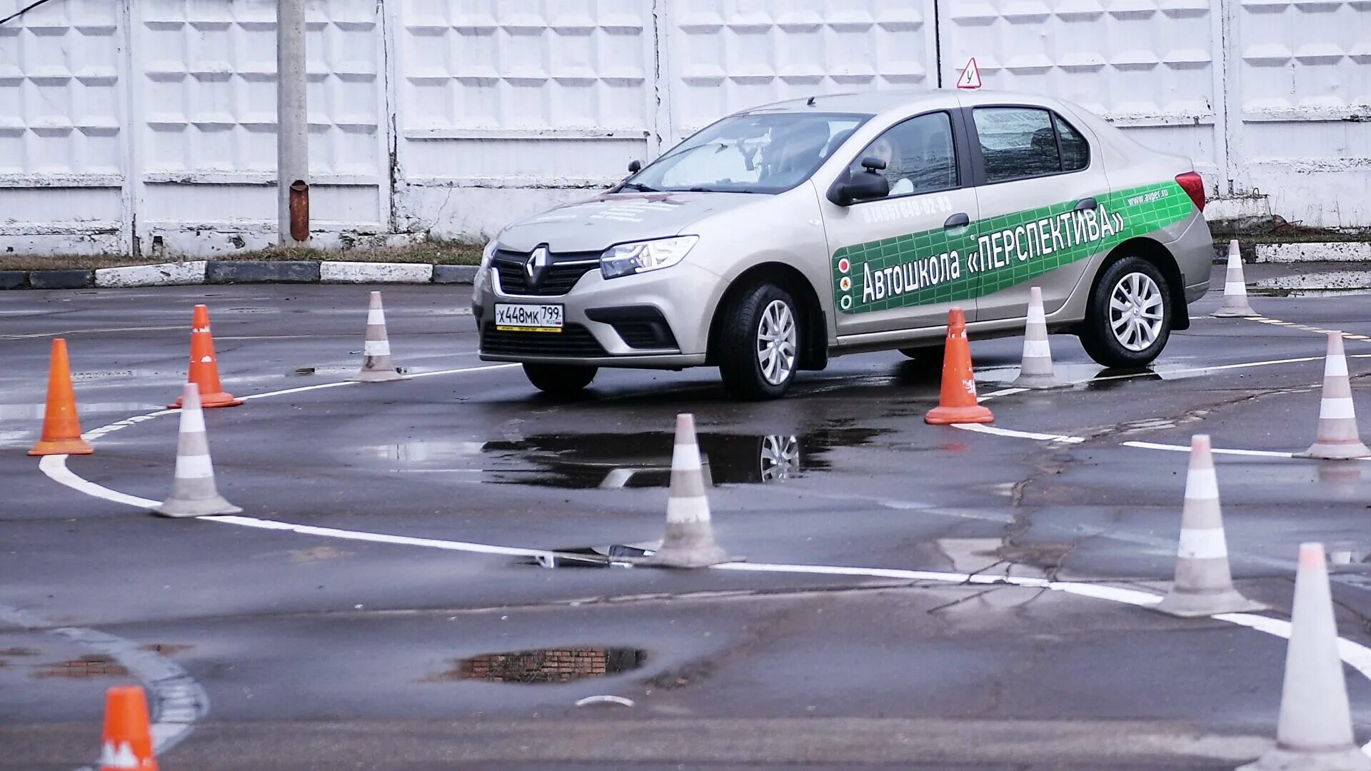 Учебный автодром. Практический экзамен в ГИБДД. Авто площадка для вождения. Площадка ГИБДД экзамен.