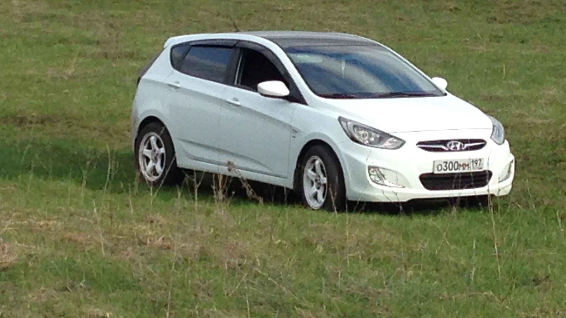 Solaris 2012 хэтчбек. Хендай солярис 2012 хэтчбек 1.6. hyundai solaris 2012 хэтчбек. хендай солярис 2012 года хэтчбек. солярис 1 хэтчбек.