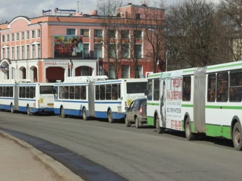 Автобусный парк Великий Новгород 4. Трамвай Великий Новгород. Общественный транспорт Великий Новгород. Городской транспорт Великого Новгорода.