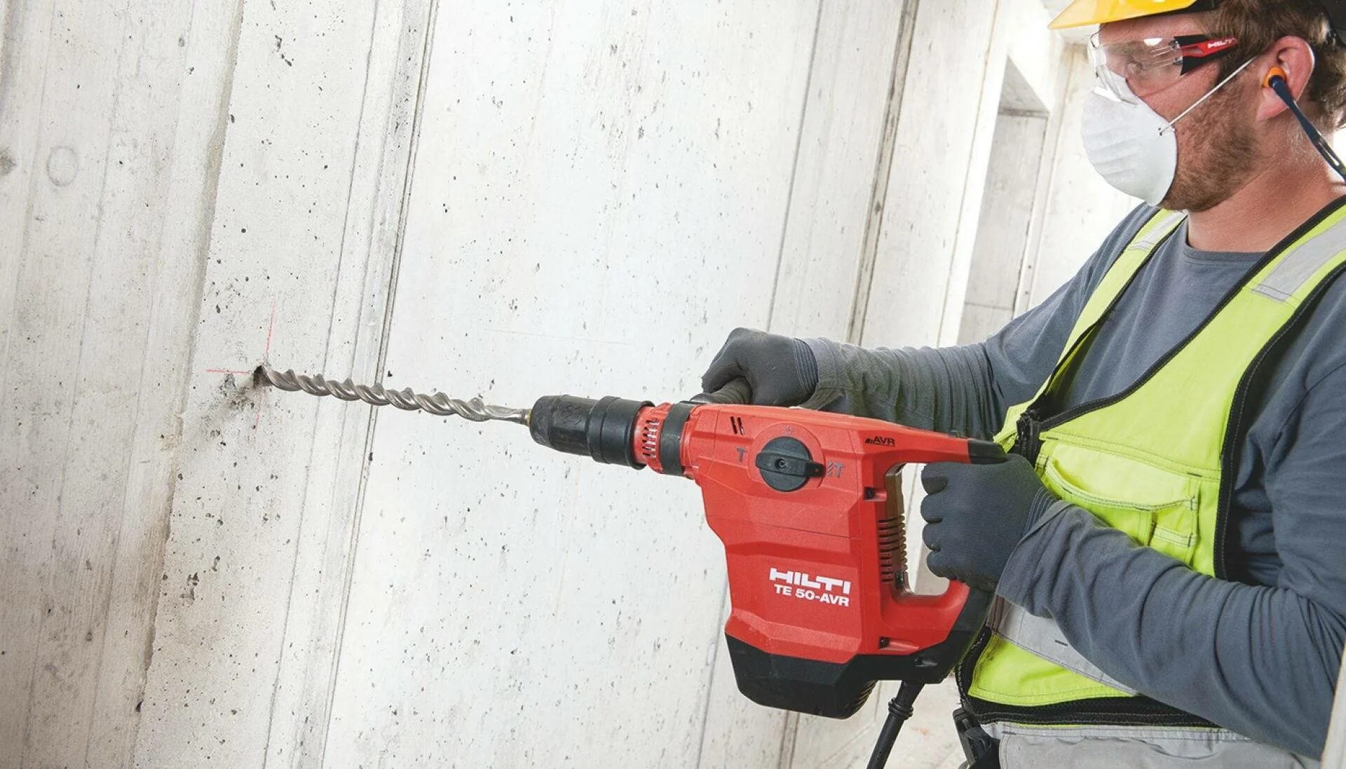 Пробить стену отверстие. Перфоратор Hilti te 50. Хилти перфоратор те 700 АВР. Te 50-AVR перфоратор Hilti. Бурение отверстия в стене Hilti.