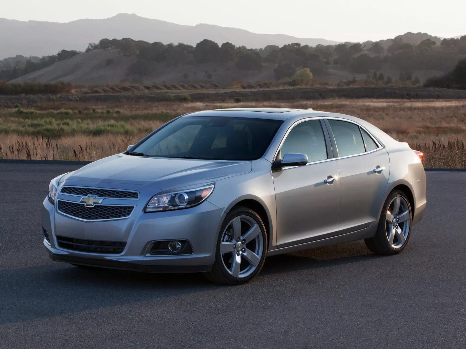 Шевроле малибу поколения. Chevrolet Malibu 2013. Шевроле Малибу седан. Шевроле Малибу 2012. Chevrolet седан Малибу.