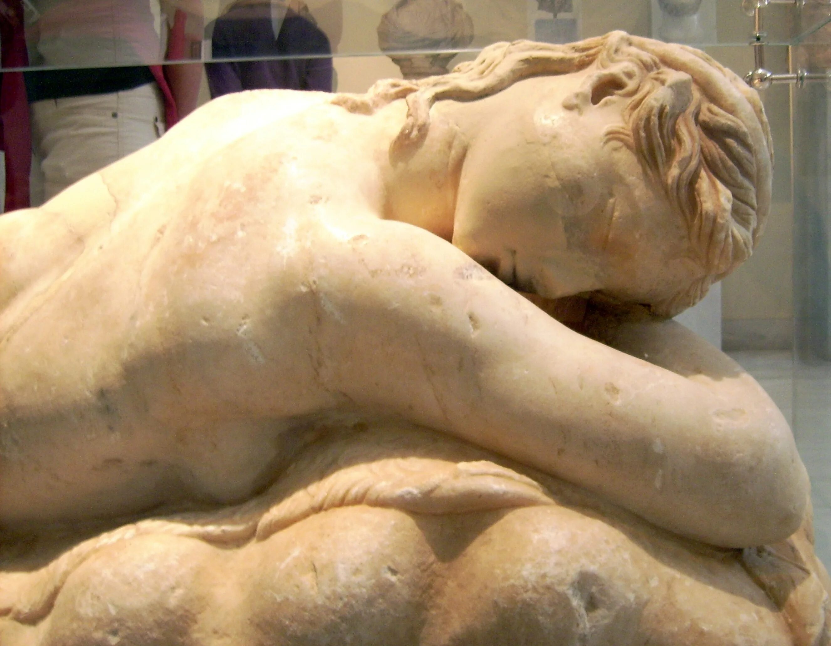 Спящий ангел на памятник. Скульптура спящие. Ханс оп де беек (hans op de beeck). Спящий ангел скульптура. А.