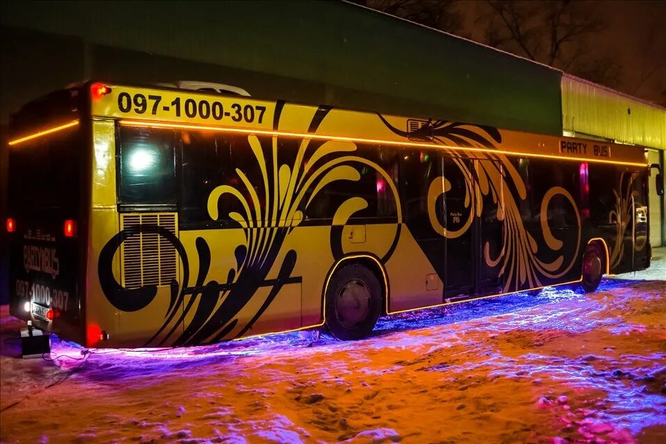 Many bass. Party Bus "Golden Prime. Патибас Батуми. Автобус дискотека. Патибас снаружи.