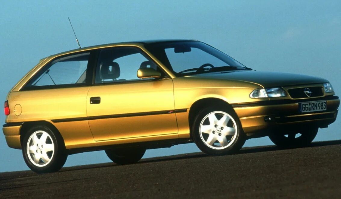 Опель 1 поколение. Opel Astra f 1991. Opel Astra f1998. Opel Astra f хэтчбек 1.4. Opel Astra f 1993.