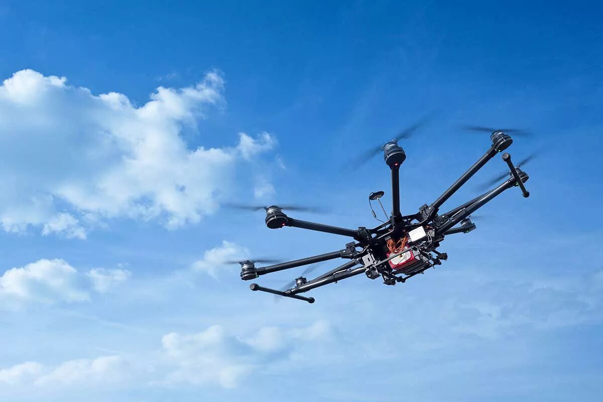 Октокоптер атлас. Дрон для артиллерии. Квадрокоптер в небе. Квадрокоптер. Лидар дрон.