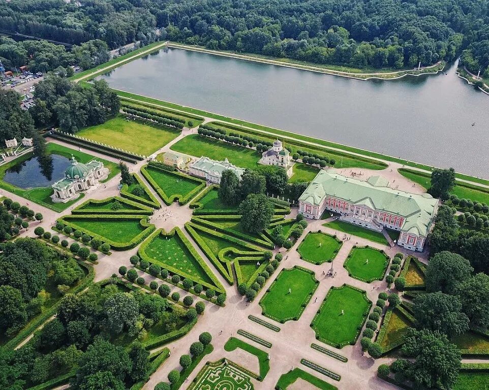 Дворец в усадьбе останкино. Парк кусково дворец. Усадьбы царицыно+кусково. Усадьба кусково в москве. Западный флигель дворца архангельское.