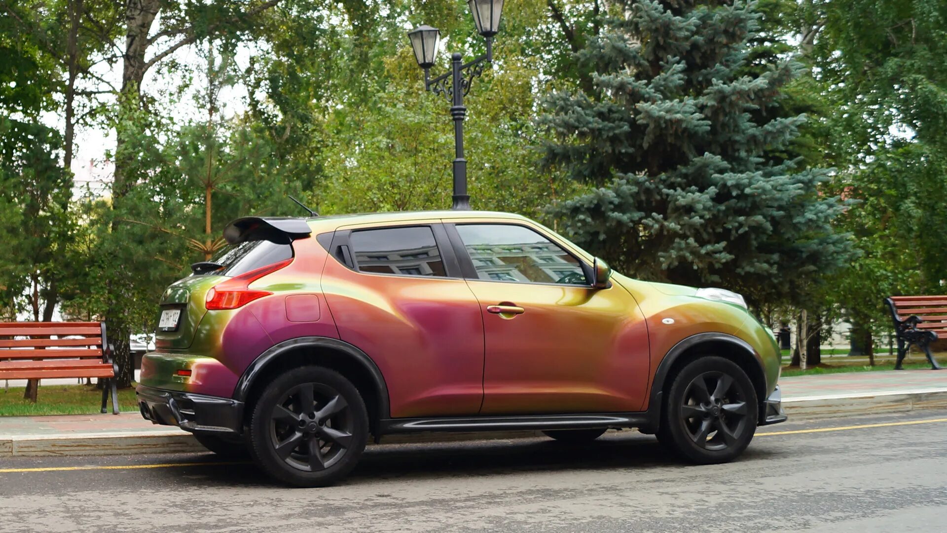 Ниссан жук безопасность. Ниссан Жук розовый. Nissan Juke бирюзовый. Ниссан Жук зеленый. Ниссан Жук перламутр.