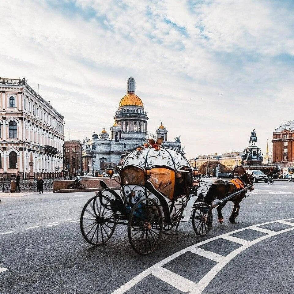 365 spb гостиница в санкт-петербурге. Дворцовая площадь зимний дворец в петербурге кареты. Санкт-петербург зимний дворец карета. Империал в карете. Кареты санкт-петербург 18 век.