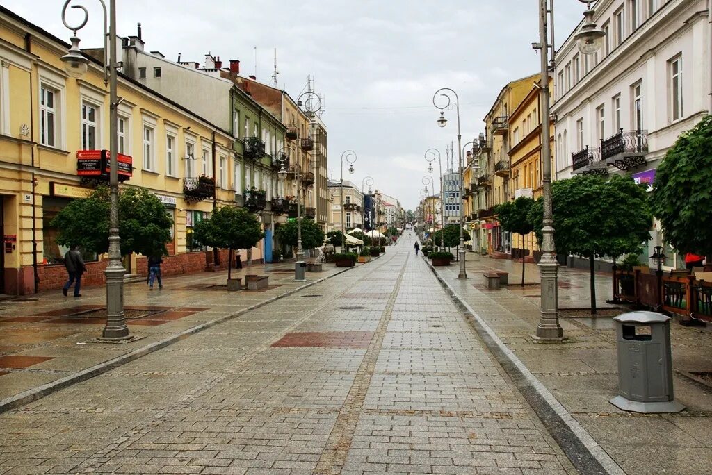 Улица в польше. Кельце. Кельце Польша. Парк в Кельце Польша. Краков Флорианская улица.