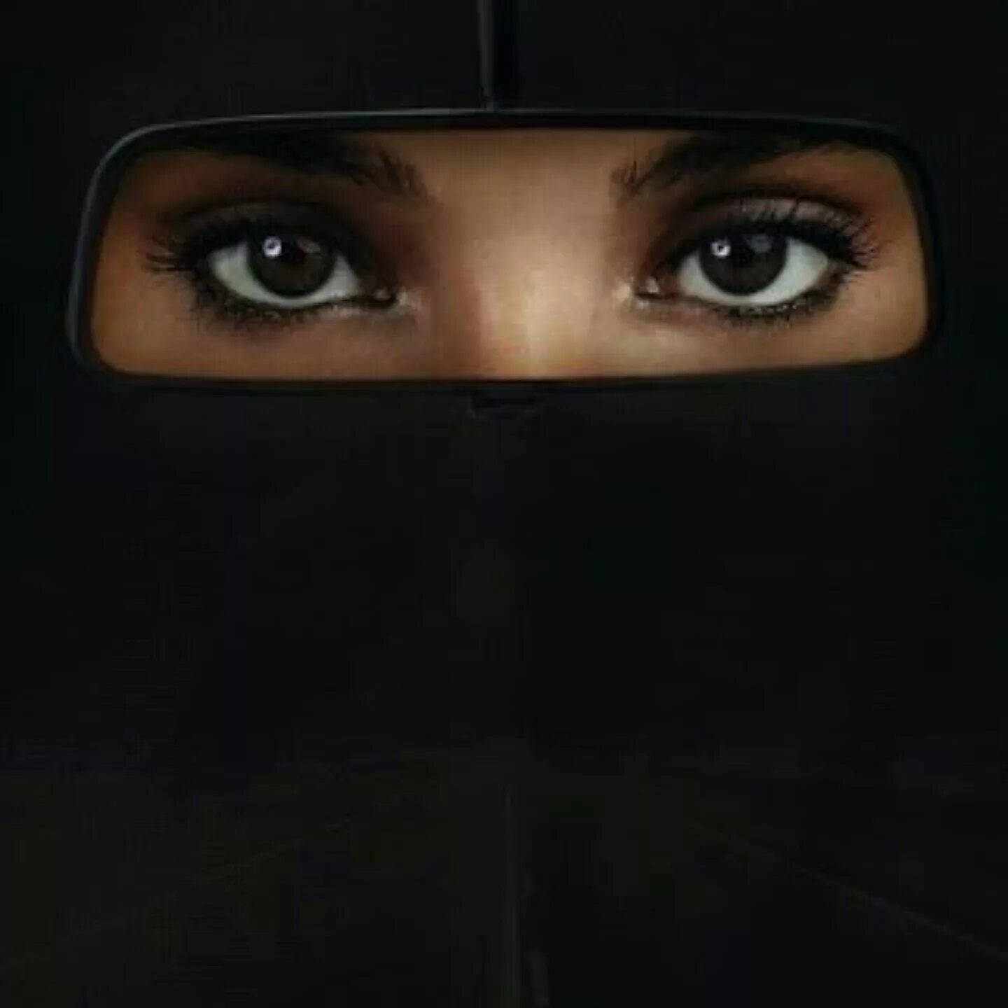 Реклама на арабском. Реклама Форд в Саудовской Аравии. Арабская социальная реклама. Реклама Форд. Араб реклама.