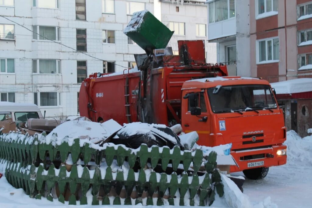 Тко 2019. Мусоровозы Магадан. Городской мусоровоз в Магадане. Вывоз мусора Магадан. Свалка Магадан.